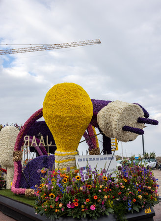 Noordwijk, Netherlands - April 22, 2023: Spectacular flower covered floats in the Bloemencorso Bollenstreek the annual spring flower parade from Noordwijk to Haarlem in the Netherlands.のeditorial素材