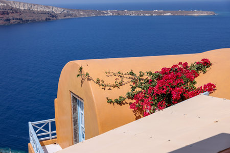 House on the edge of the caldera cliff, Oia village, Santorini, Greeceの写真素材