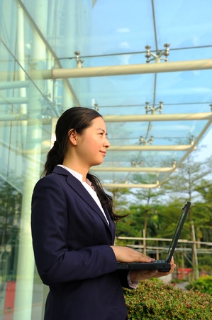beautiful asian businesswoman working on her laptop outdoor 
の写真素材