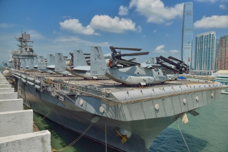 HONG KONG, CHINA - Sept 18:The U.S. amphibious assault ship USS Bonhomme Richard pulled in Hong Kong waters on Sept 18,2013 to get replenishment.Commi ssioned in 1998, the 40,500-ton vesselのeditorial素材