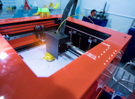 Three dimensional printing machine