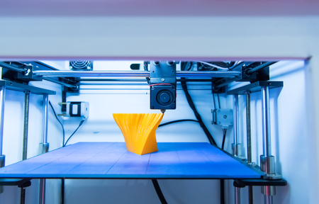 Three dimensional printing machine
