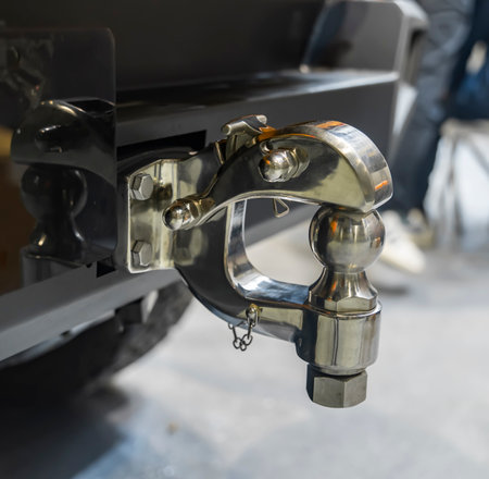 Tow hitch for towing a trailer of SUV