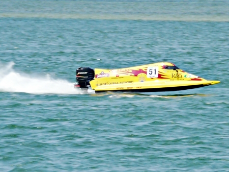 Kota Kinabalu, Sabah - Dec 1st  Unidentified rider during Sabah World Cup F2 Powerboat on Dec 1st, 2007のeditorial素材