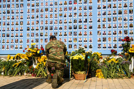 Ukrainian military near Memory Wall of Fallen Defenders of Ukraine in war in Eastern Ukraine 2014-2020. Kyiv, Ukraineのeditorial素材