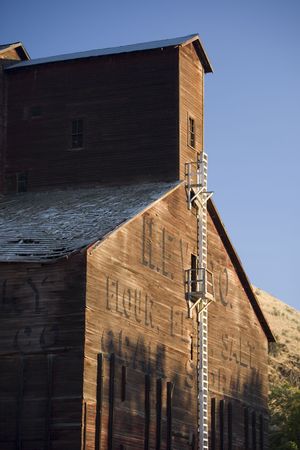 Old wooden abandoned grain elevator in central Oregonの写真素材