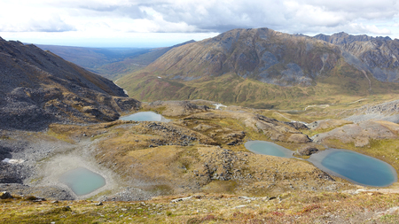Ridge trail to hatch peak along several ponds at hatcher passの写真素材