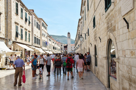 Dubrovnik, Dalmacija, Croatia â September 11, 2018: Stradun (Placa) str., Old Town. You can see the architecture typical of the region, some pubs, restaurants and shops. Many tourists are walking along the street.のeditorial素材