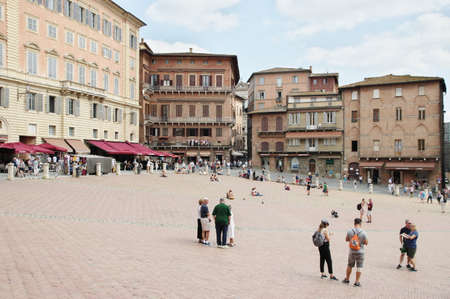 Siena, Tuscany, Italy - September 18, 2019: Piazza del Campo. A unique shell-shaped square. On the square you can see many tourists, and around the houses in a characteristic for this city color.のeditorial素材
