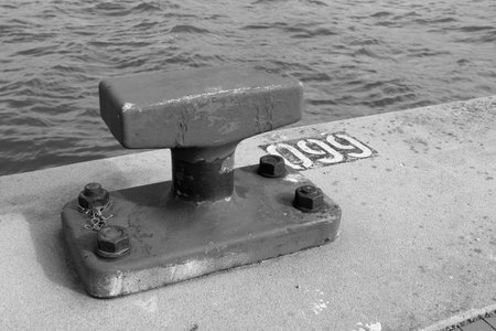 Place to anchor ropes on the quay