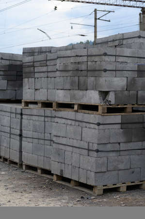 White brick for construction. Cinder blocks stacked on pallets were purchased for the construction of a house in the countryside.の写真素材