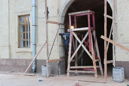 workers built wooden scaffolding for the restoration of the arch Gatchina Palace.の写真素材
