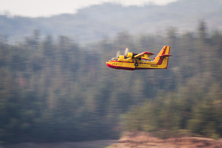 Lost Creek Lake, Oregon  - September 7 : Supperscooper plane after scoping water out of Lost Creek Lake to fight the 790 Fire, September 7 2014 in Lost Creek Lake, Prospect Oregonのeditorial素材