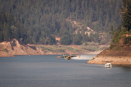 Lost Creek Lake, Oregon  - September 7 : Supperscooper plane scoping water out of Lost Creek Lake to fight the 790 fire, September 7 2014 in Lost Creek Lake, Prospect Oregonのeditorial素材