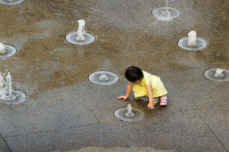 Hollywood & Highland Center, Hollywood, California - February 08 : Child playing in the water fountains, February 08 2015 in the Hollywood & Highland Center, Hollywood, California.のeditorial素材