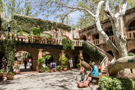 Sedona, Arizona - April 12 : Outdoor architecture at the Tlaquepaque Arts & Crafts Village , April 12 2015 in Sedona, Arizona.のeditorial素材