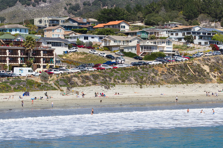 San Luis Obispo, California - May 03 : Beautiful houses lining the front of the beach, view from Avila Pier - May 03 2015 San Luis Obispo, California.のeditorial素材