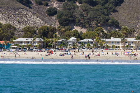 San Luis Obispo, California - May 03 : Beautiful houses lining the front of the beach, view from Avila Pier - May 03 2015 San Luis Obispo, California.のeditorial素材