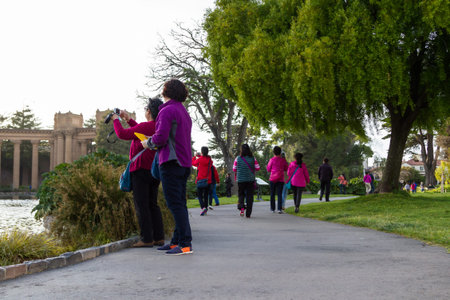 San Francisco, California - May 11 : Tourists walking around the pont photographing The Place of Fine Arts , May 11 2015 San Francisco, California.のeditorial素材