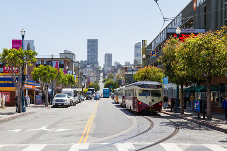 San Francisco, California - May 11 : Busy lifestyle in San Francisco commuters and tourists and public transportation, May 11 2015 San Francisco, California.のeditorial素材