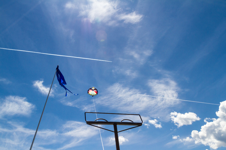 Coeur d' Alene, Idaho - August 12: Parasailing adventure with people enjoying the view. August 12 2016, Coeur d' Alene, Idaho.のeditorial素材