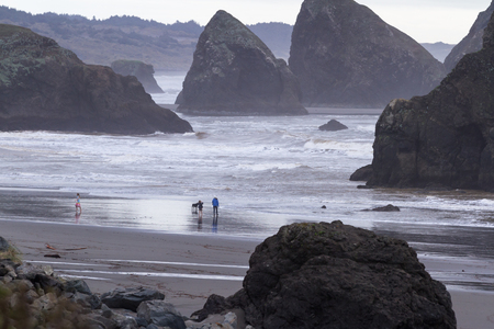 Meyers Beach, Oregon - October 27: young family enjoying a beautiful afternoon on the Oregon coast. October 27 2016, Meyers Beach, Oregon.のeditorial素材