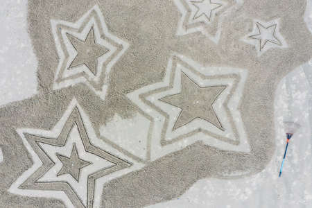 Bandon by the Sea, Oregon / USA - March 08 2020: Detailed artwork created by the team of Circles in the Sand on the beach of Face Rock State Parkのeditorial素材