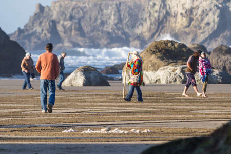 Bandon by the Sea, Oregon / USA - February 20 2020: People walking a labyrinth on the beach made by the team of Circles in the Sand in Bandon, Oregonのeditorial素材