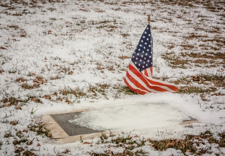 A Veteran's Grave in a Rural American Cemetery in Winter.の写真素材
