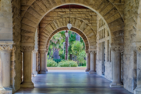 STANFORD, UNITED STATES - July 6: Original walls at Stanford University.  The historic university features original sandstone walls with thick Romanesque features.  July 6, 2013.のeditorial素材