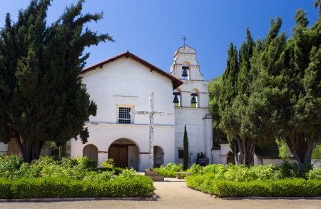 SAN JUAN BAUTISTA, CA/USA - July 14: Historic Mission San Juan Bautista is a Spanish mission founded in 1797 by the Franciscan order. The mission was the 15h and largest of the Spanish missions established in California.  July 14, 2013.のeditorial素材