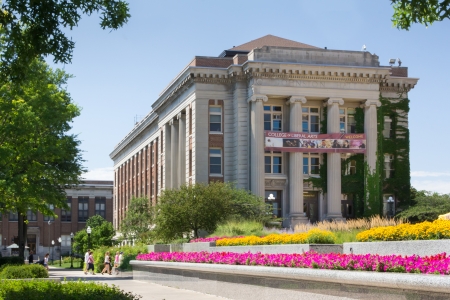 MINNEAPOLIS/USA - July 23: Johnston Hall on the campus of the University of Minnesota.  The University of Minnesota is a university in Minneapolis and St. Paul, MN and the 6th largest univerity in the USA. July 23, 2012.のeditorial素材