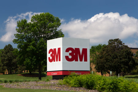MAPLEWOOD, MN/USA - JUNE 20, 2014: 3M corporate headquarters building. 3M is a worldwide manufacturer of industrial and consumer products and employes 88,000 people worldwide.のeditorial素材