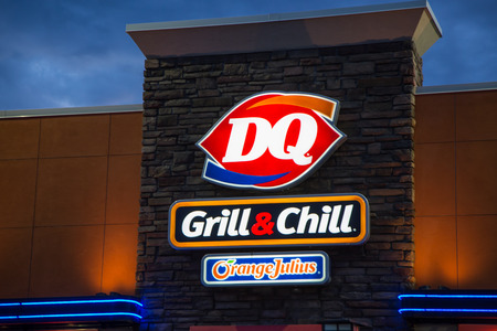 BLOOMINGTON, MN/USA - JUNE 19, 2014:  Dairy Queen restaurant exterior. Dairy Queen is a chain of soft serve and fast food restaurants owned by International Dairy Queen, Inc.のeditorial素材