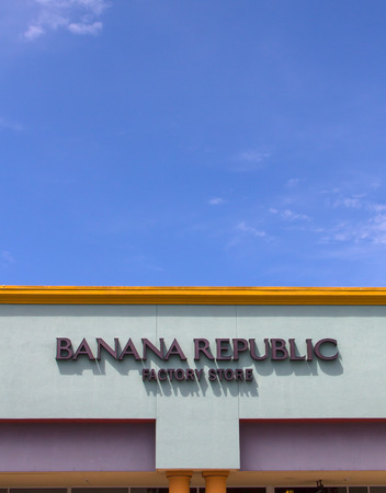 GILROY, CA/USA - JULY 19, 2014: Banana Republic store exterior. Banana Republic is a clothing and accessories retailer owned by American multinational corporation Gap Inc.のeditorial素材