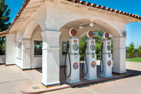 BAKERSFIELD, CA/USA - AUGUST 28, 2010: Vintage Phillips 66 gas station. Union 76 is a chain of gas stations located within the United States.のeditorial素材