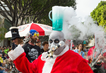 PASADENA, CA/USA - NOVEMBER 15, 2014: Unidentified participants and merry-goers at the 37th annual Pasadena Doo Dah Parade. The Doo Dah Parade is a satirical parody of the Tournament of Roses parade.のeditorial素材