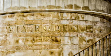 BEVERLY HILLS, CA/USA - JANUARY 3, 2015: Landmark Via Rodeo wall engraving. Via Rodeo is a luxury shopping district in Los Angeles, California.のeditorial素材
