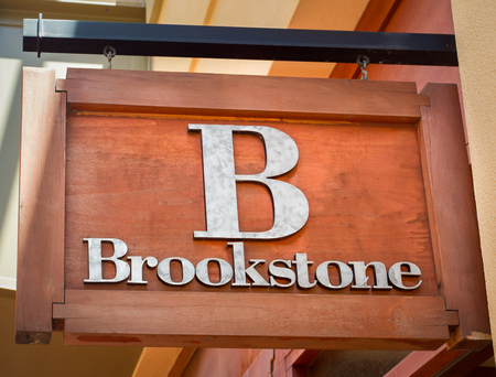 PASADENA, CA/USA - JUNE 21, 2015: Brookstone retail store sign. Brookstone is a speciality retail store commonly found in shopping malls.のeditorial素材