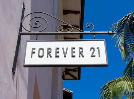 SANTA BARBARA, CA/USA - JULY 26, 2015: Forever 21 store and sign. Forever 21 is an American chain of fashion retailers with headquarters in Los Angeles.のeditorial素材