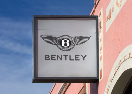 PASADENA, CA/USA - OCTOBER 24, 2015: Bentley sign and logo. Bentley Motors Limited is a British luxury automaker.のeditorial素材