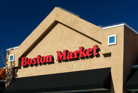 SANTA CLARITA,CA/USA - OCTOBER 31, 2015: Boston Market exterior and logo. Boston Market is a chain of American fast casual restaurants.のeditorial素材