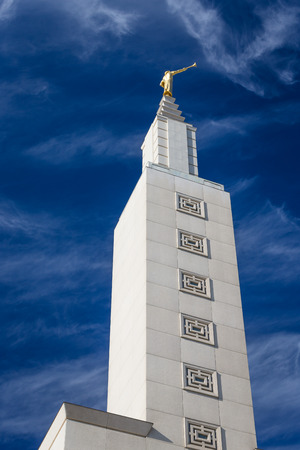 SANTA MONICA, CA/USA - NOVEMBER 8, 2015: Angel Moroni statue at the top of the Los Angeles California Temple.のeditorial素材