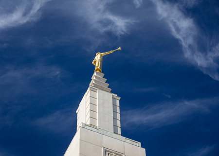 SANTA MONICA, CA/USA - NOVEMBER 8, 2015: Angel Moroni statue at the top of the Los Angeles California Temple.のeditorial素材