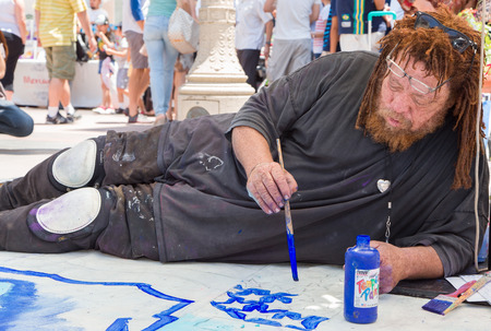 PASADENA, CA/USA - JUNE 21, 2015: Unidentified artist participating in the 2015 Pasadena Chalk Festival at Paseo Colorado.のeditorial素材
