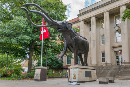 LINCOLN, NE/USA - OCTOBER 2, 2016: Archie the Mammoth sculpture at Lloyd G. Tanner Plaza on the campus of the University of Nebraska.のeditorial素材