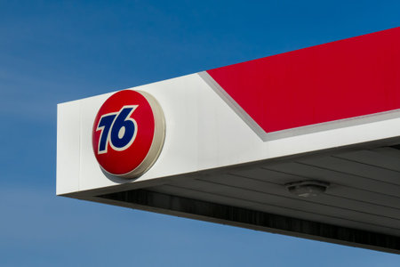 LA JOLLA, CA/USA - JANUARY 14, 2018:  Union 76 gas station sign. Union 76 is a chain of automotive...