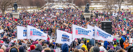 ST. PAUL, MN/USA - MARCH 24, 2018: Panorama of Unidentified individuals participating in the March for our Lives protest at the Minnesota State Capitol.のeditorial素材