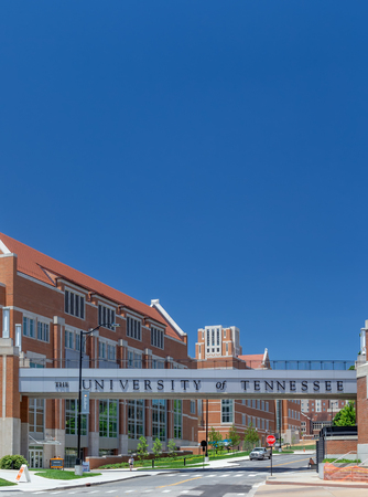 KNOXVILLE, TN/USA JUNE 4, 2018: Entrance and walkway to the the campus of the University of Tennessee.のeditorial素材