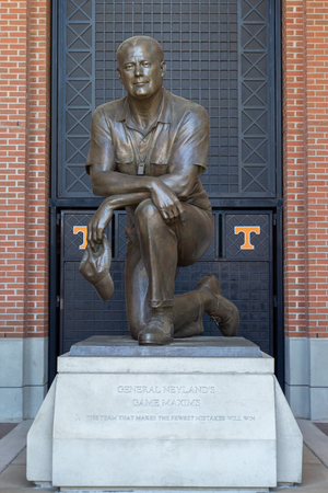 KNOXVILLE, TN/USA JUNE 4, 2018: Statue of Robert Neyland on the the campus of the University of Tennessee.のeditorial素材